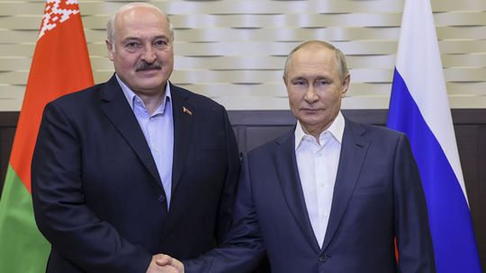 Lukašenko pred Putinom odsúdil ľudí, ktorí sa chcú vyhnúť službe v ruskej armáde
