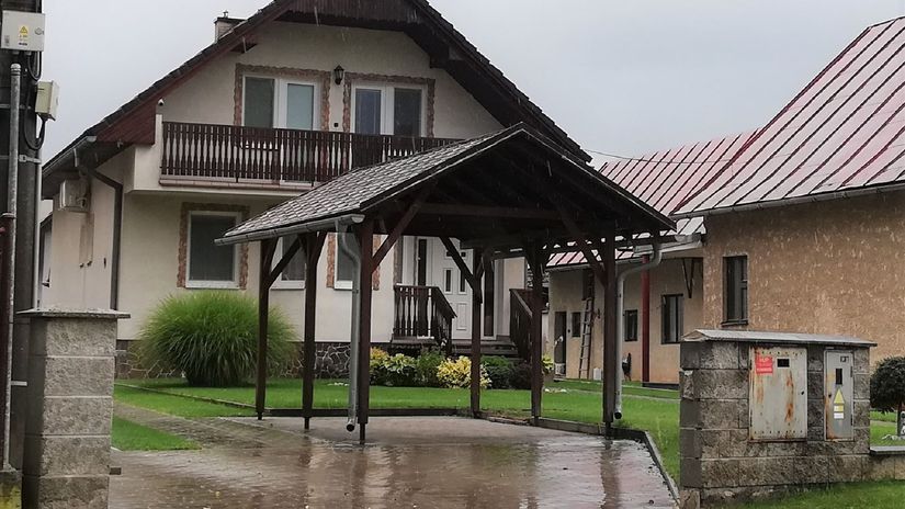 Dom Kaveckej vraj strážia policajti každú noc.