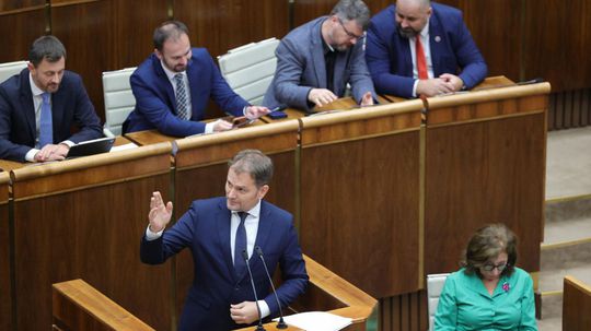 ONLINE: Zastavia poslanci Matoviča? "Hlasuj za moje odvolanie", odkázal Šeligovi
