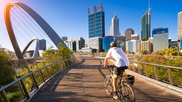 Perth, Austrália, cyklista, bicykel, bicyklovanie, most