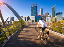 Perth, Austrália, cyklista, bicykel, bicyklovanie, most