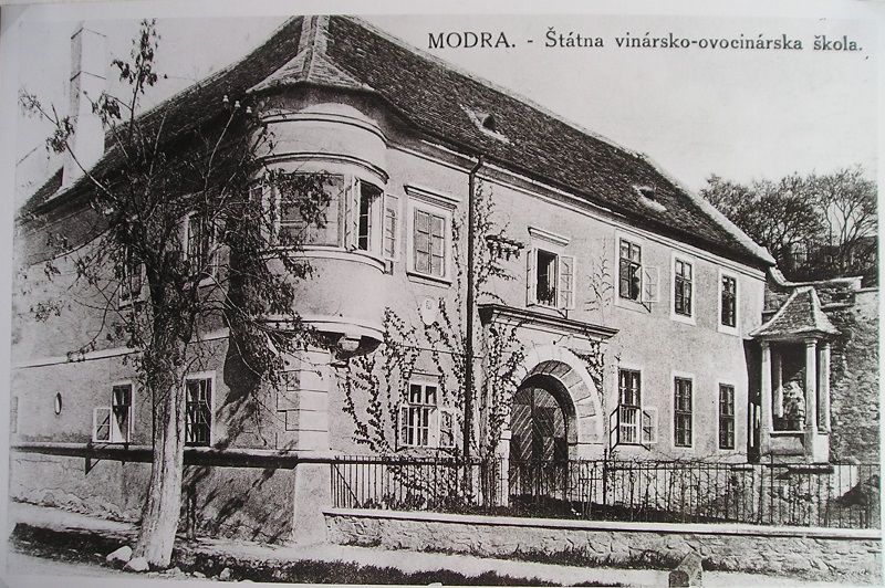 Nové sídlo školy v Modre