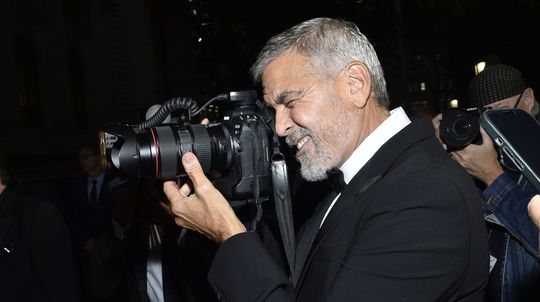 Clooney sa opäť posadí na režisérsku stoličku. Nakrúti remake francúzskej drámy