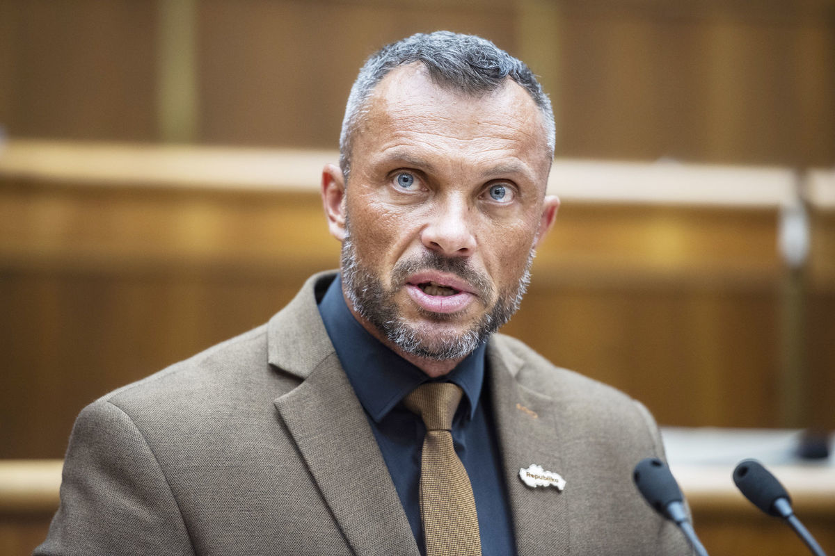 Miroslav Suja (46), poslanec parlamentu, Republika
