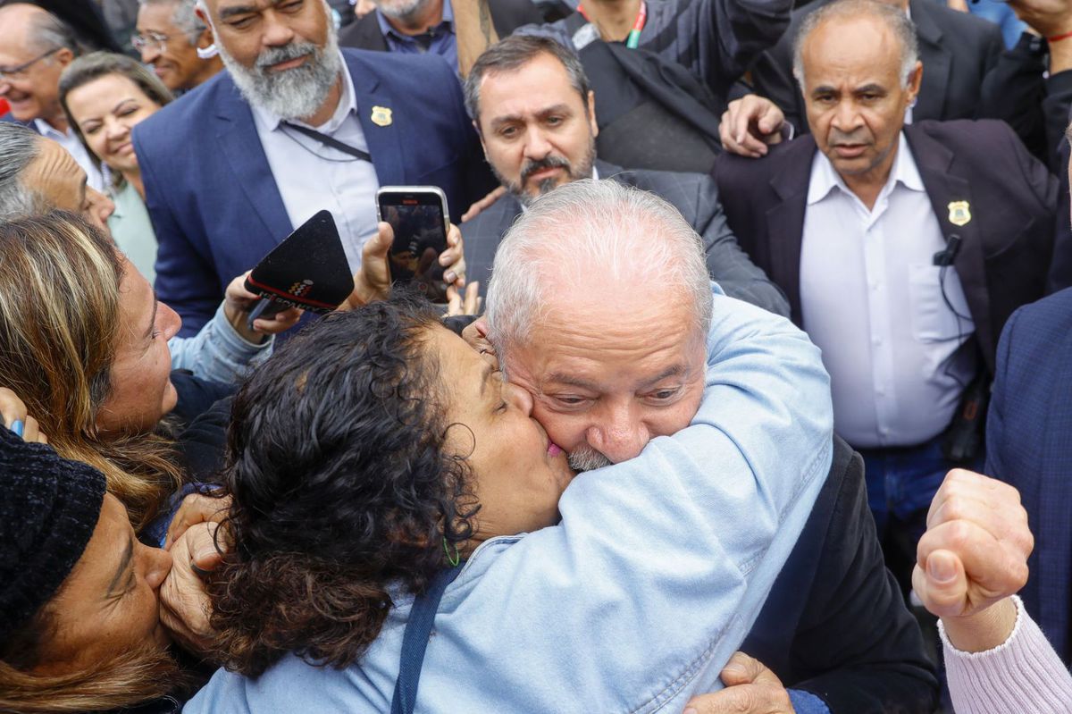 Ľavicový kandidát, exprezident Luiz Inácio Lula...