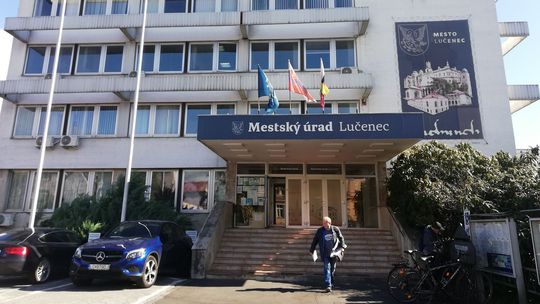 Magistrát Lučenca si uctí slobodu. Zamestnanci dostanú 17. novembra voľno, mesto chystá oslavu demokracie