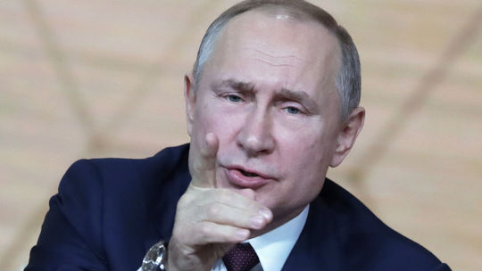 Kde je Putin? Dáva to na Stalina. Zlé správy z Ukrajiny necháva na iných