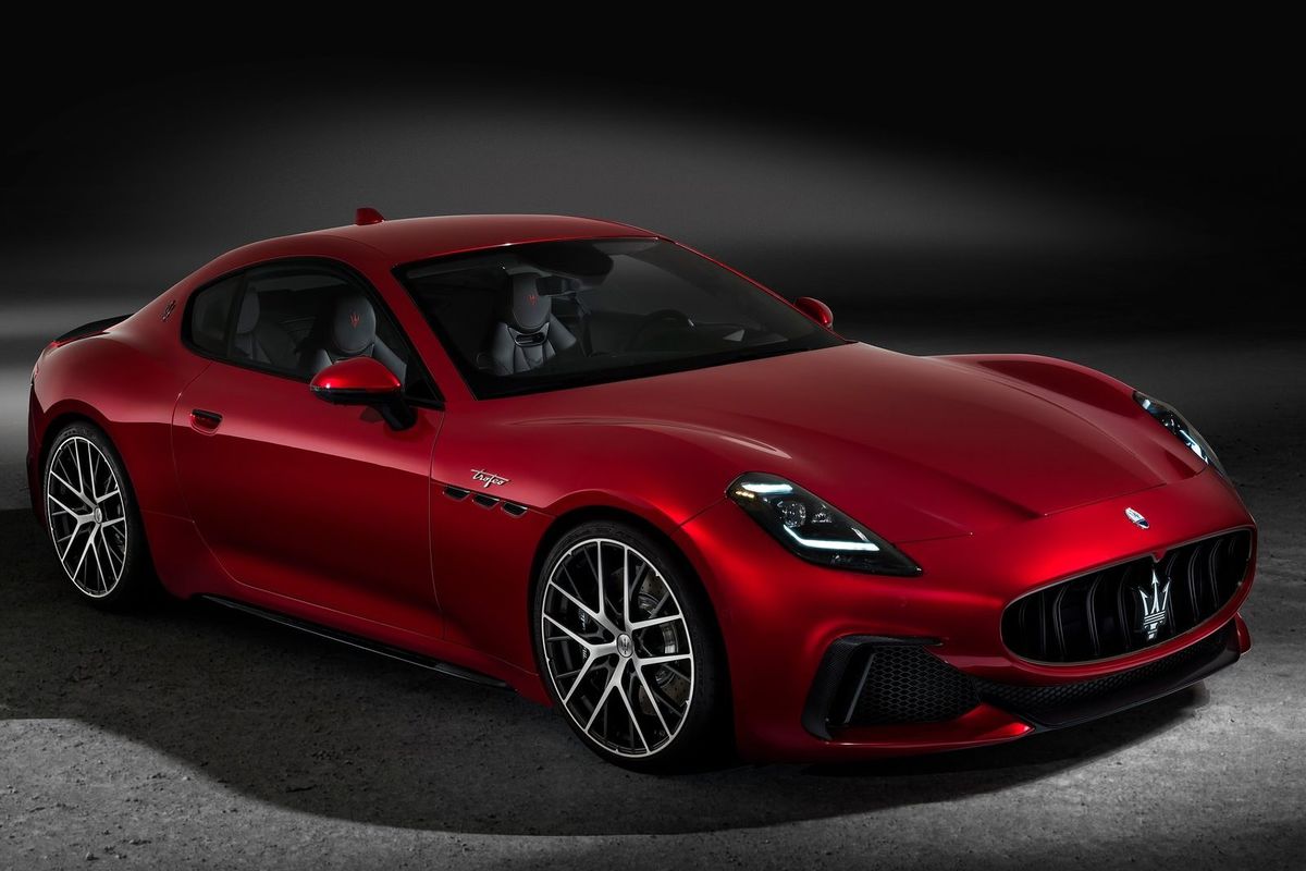 GranTurismo si ctí tradíciu typickým tvarom...