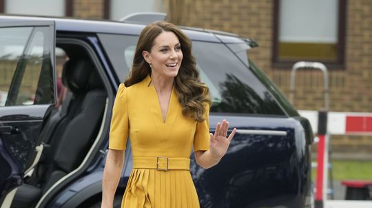 Kate, princezná z Walesu, navštívila pôrodnicu...