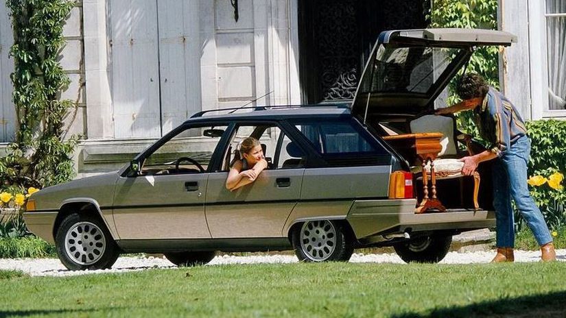 Veľmi populárnou sta stala verzia kombi Break,...