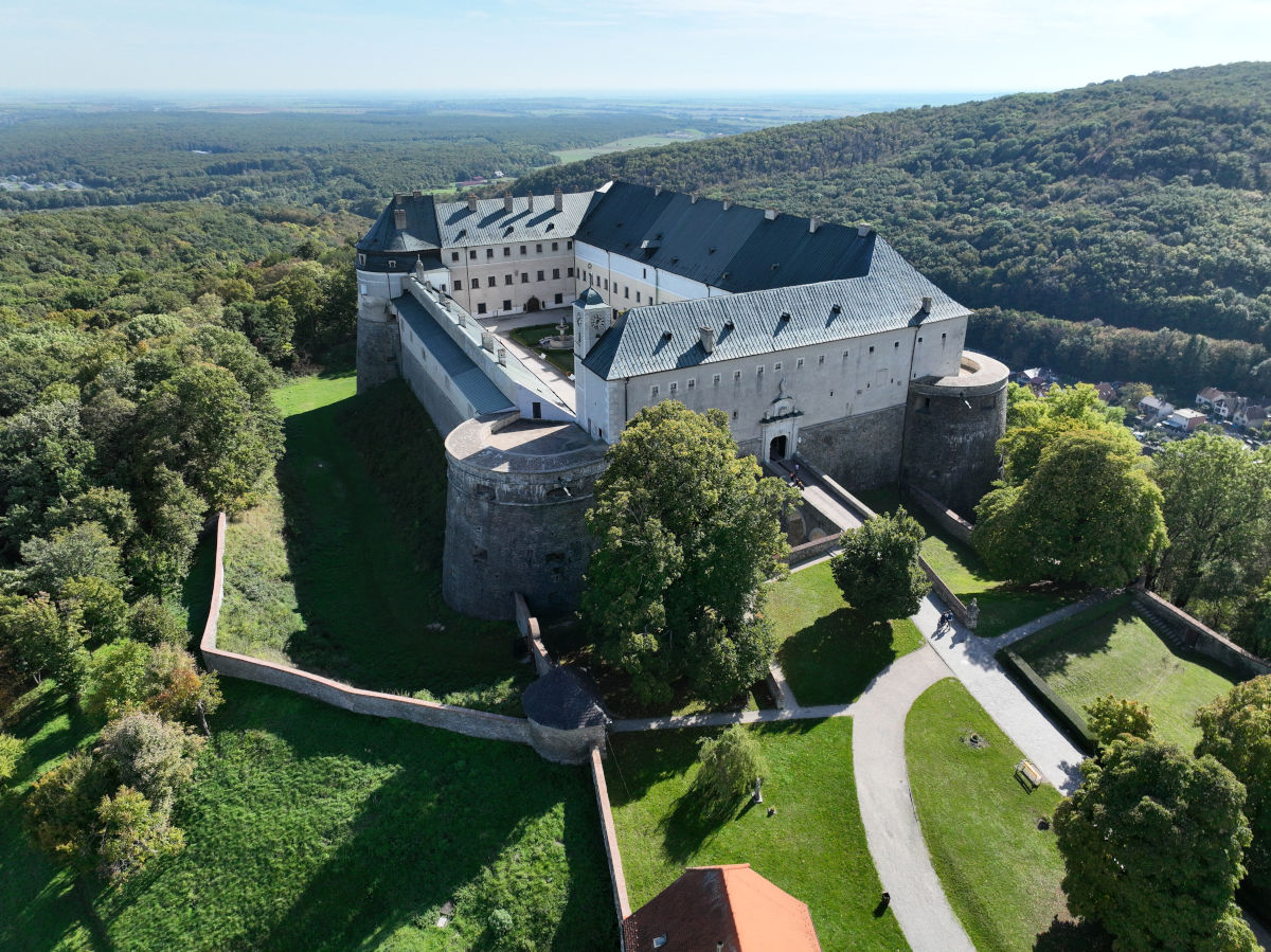 Hrad Červený Kameň