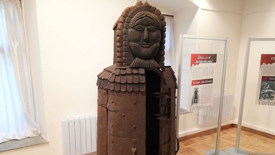 Železná panna mučila obeť vo svojom zovretí...