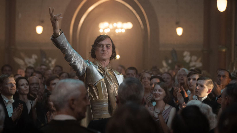 Všetky série Babylon Berlín sú dostupné na HBO...