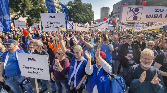 Niekoľko tisíc ľudí sa v sobotu 8. októbra 2022...