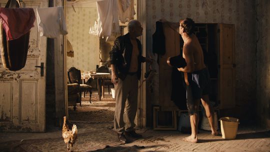 Film Čierne na bielom koni: Miestny boss Lucano...