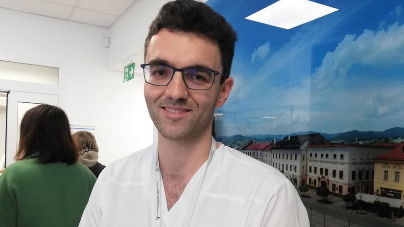 Lekár Juraj Ábelovský upozorňuje na kolabujúci...