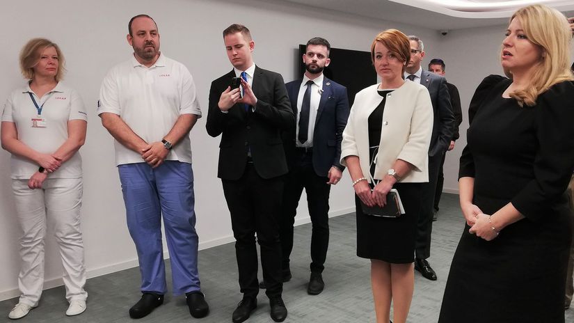 Prezidentka Zuzana Čaputová s riaditeľkou a...