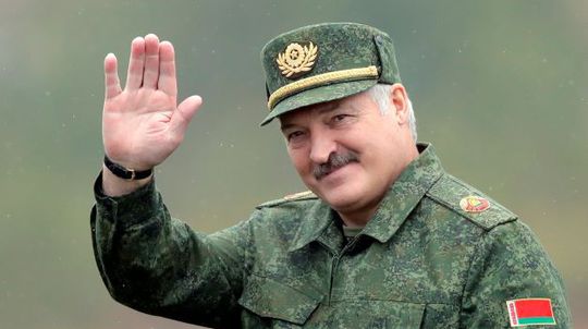 Lukašenko sa objavil na verejnosti a odmietol správy o vážnej chorobe