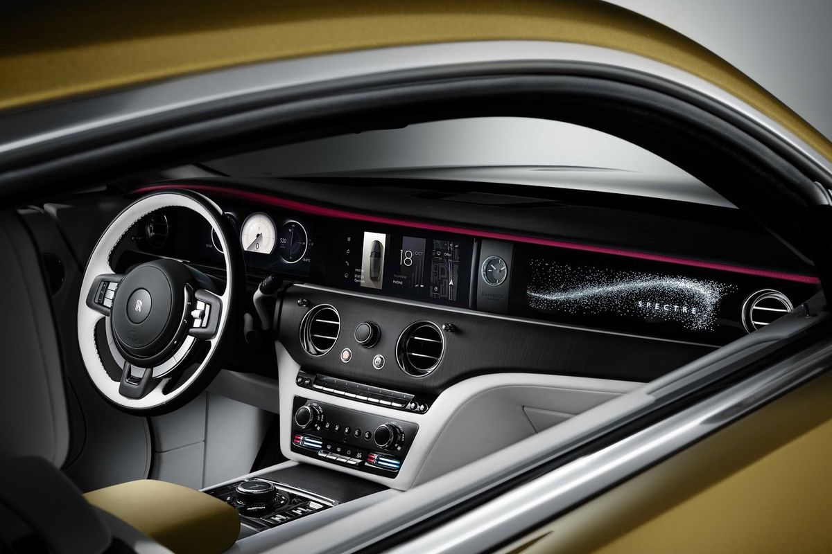 Rolls-Royce Spectre je verný tradícii, no...