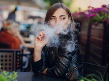 vapovanie, vaping, elektronická cigareta, dym, žena
