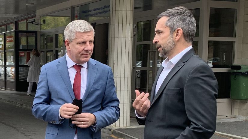 Zľava minister Vladimír Lengvarský a riaditeľ...