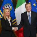 Mario Draghi / Giorgia Meloniová /