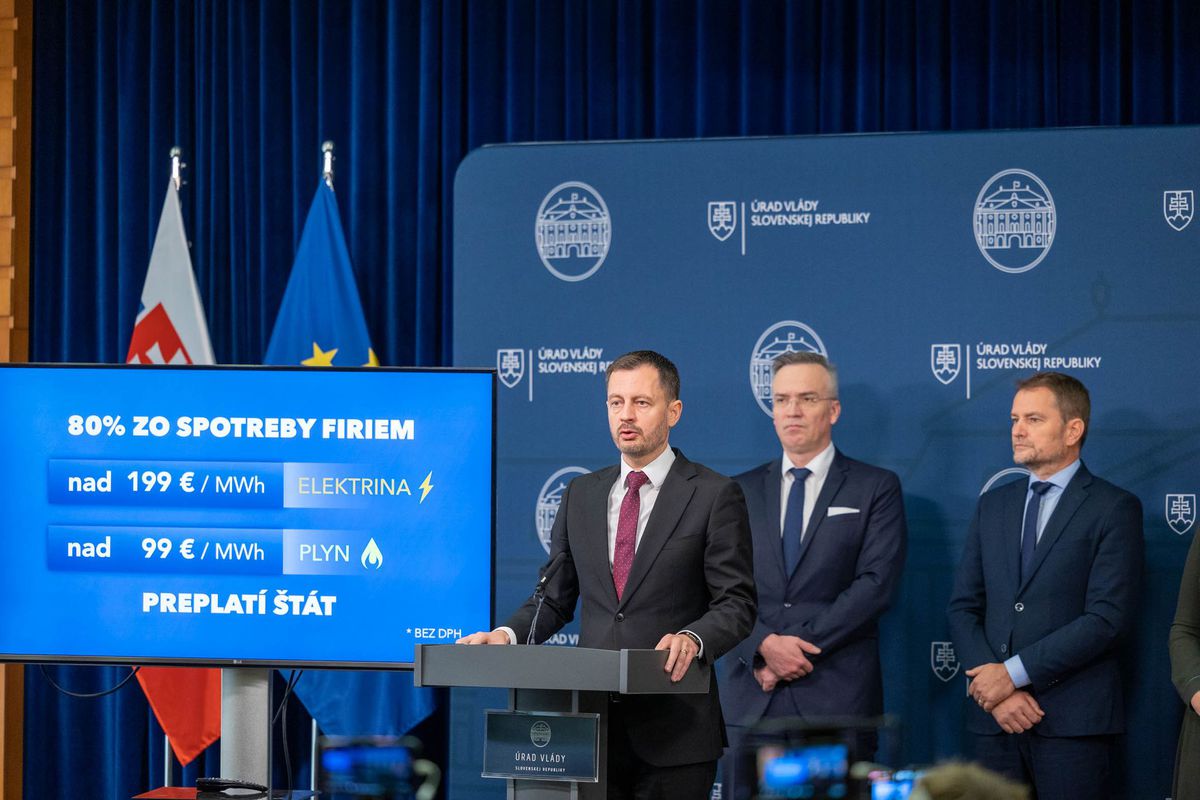 Minister financií Igor Matovič s premiérom...