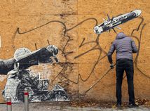 Ukrajina, muž, vojna, zametanie lístia, sprejovanie