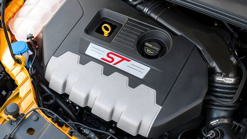 Preplňovaný 4-valec 2,3 EcoBoost má 206 kW a...