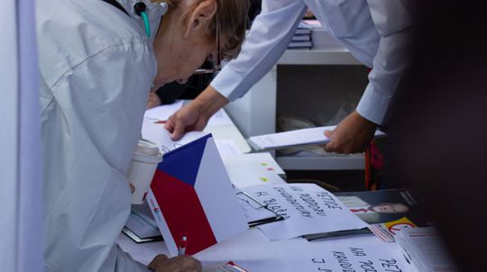 Na snímke účastníci demonštrácie s názvom...