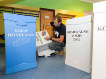voľby do VÚC, Komunálne voľby 2022, volebná urna,