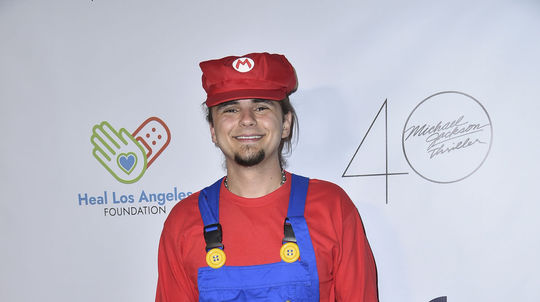 Prince Jackson v kostýme Super Mario na...