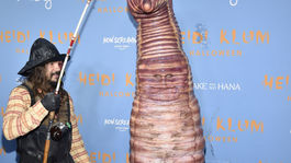 Heidi Klum zamaskovaná ako gigantický červík a jej manžel Tom Kaulitz