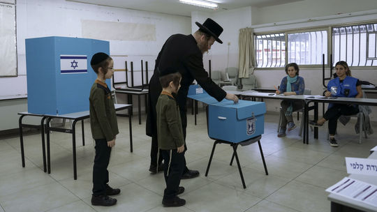 Izrael má ďalšie predčasné voľby, Netanjahu sa chce vrátiť