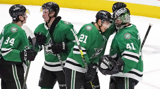 Sedemzápasová dráma s lepším koncom pre Dallas. Fín zaradil hetrikom postup Stars do semifinále konferencie