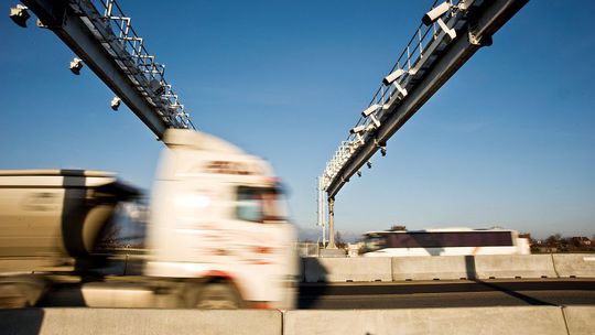 Súkromník si prišiel na skoro miliardu eur. Slovenské mýto je príkladom plytvania verejných financií