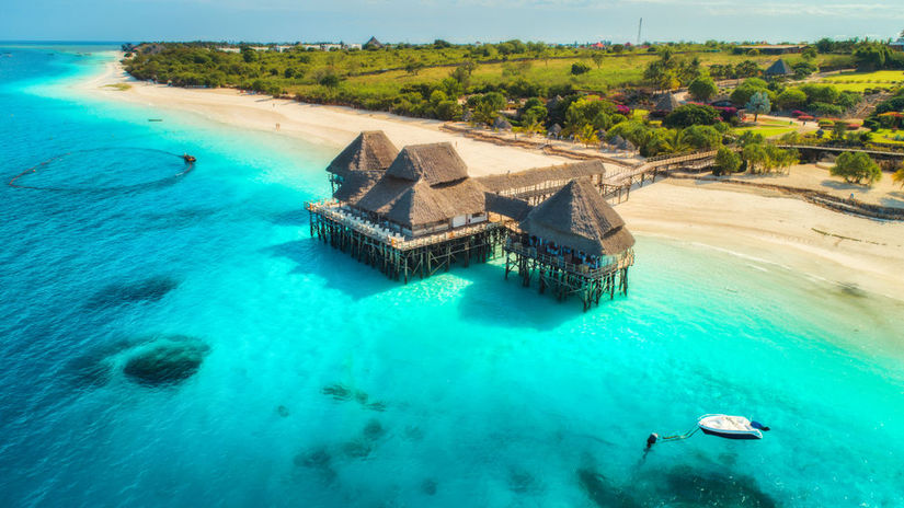 Zanzibar je známy svojimi zlatistými plážami.