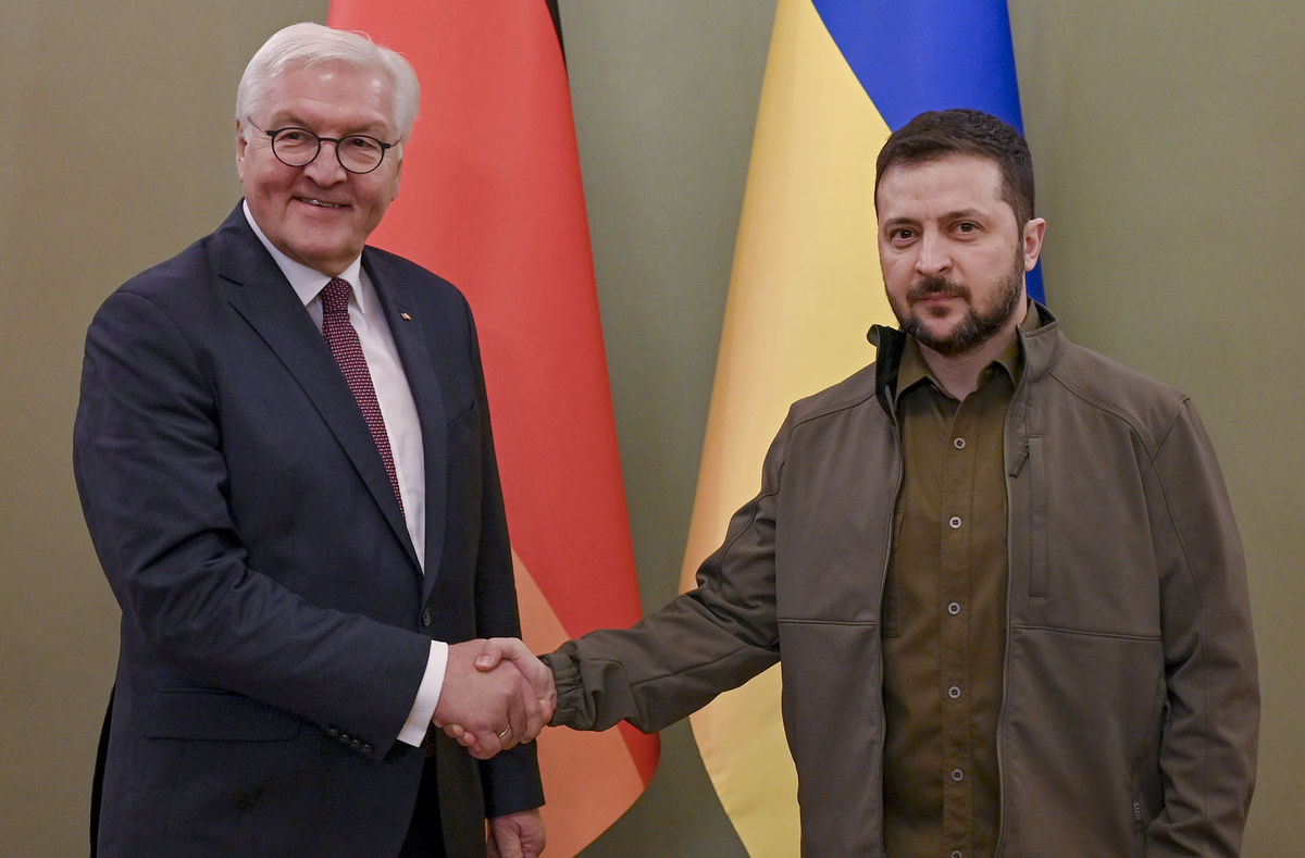 Der deutsche Staatschef Frank-Walter Steinmeier mit...