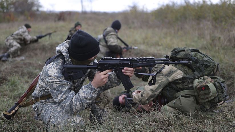 Russia Ukraine recruits mobilization weapon training...