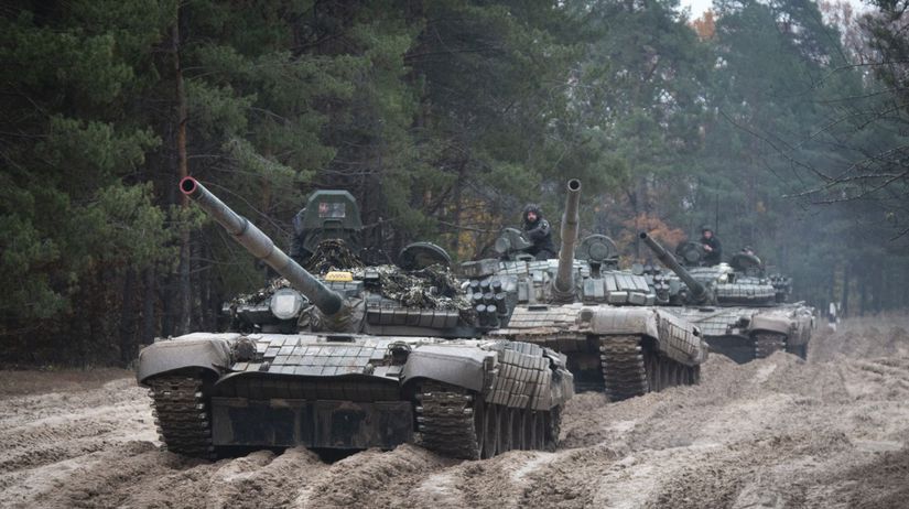 Ukrajinskí vojaci na tankoch T-72, ktoré...