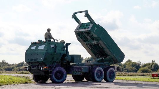 ONLINE: Zelenskyj chce obísť neochotu USA posielať mu zbrane, pre Ukrajinu ich od Američanov nakúpia Európania