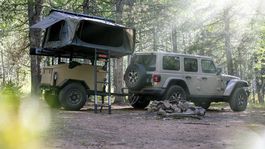 Offroadový príves pre Jeep Wrangler.