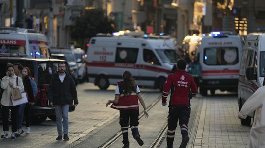 Bombový útok v Istanbule si vyžiadal šesť obetí a 53 zranených