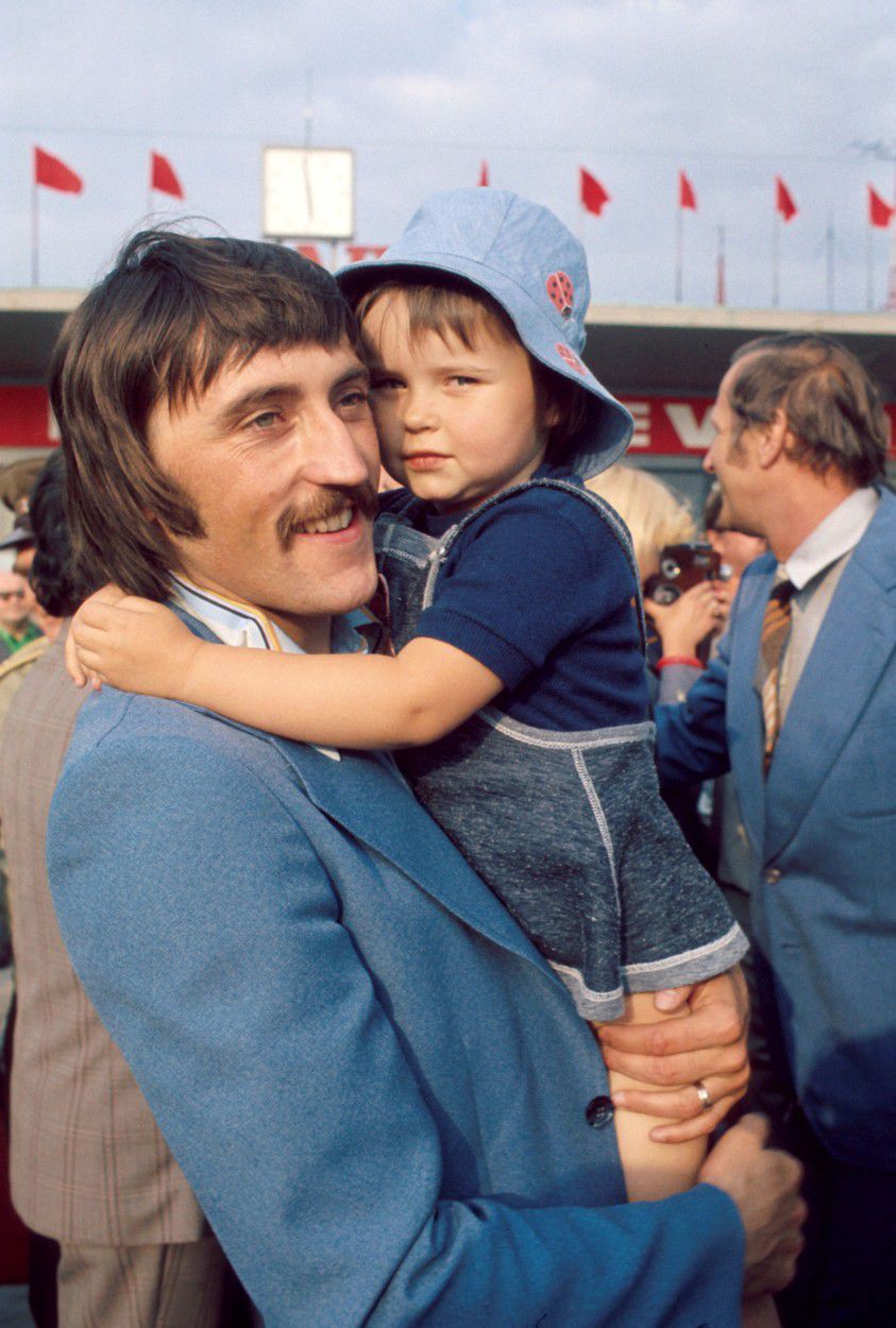 Antonín Panenka na archívnej snímke s dcérou...