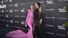 Kim Kardashian (vľavo) a Kylie Jenner