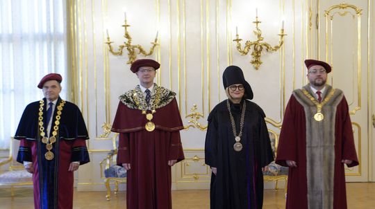 Na snímke zľava nový rektor Vysokej školy...