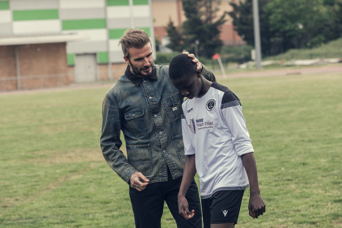 Futbalista David Beckham a hráč Kuro na zábere...