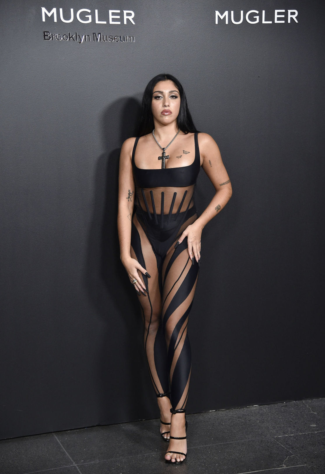 Modelka a speváčka Lourdes Leon na otvorení...