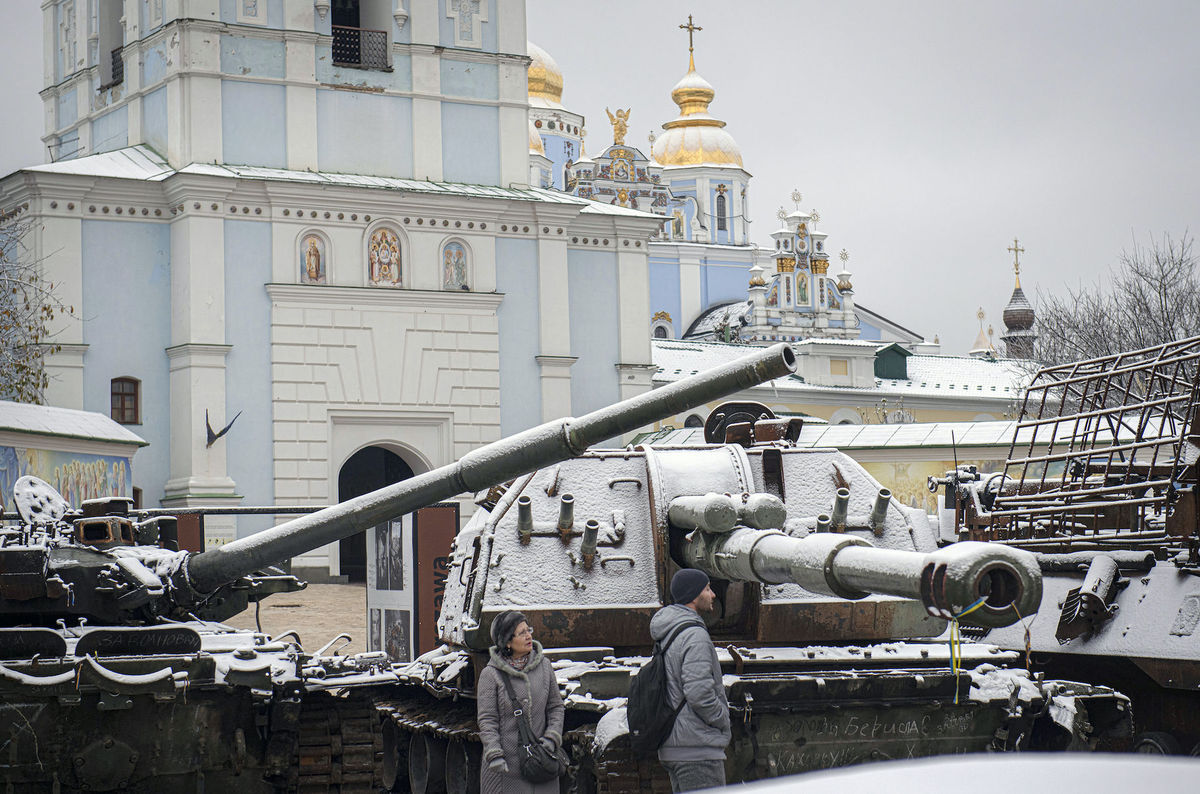 Kyjev, sneh, tanky