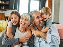 dôchodcovia, starí rodičia, vnúčatá